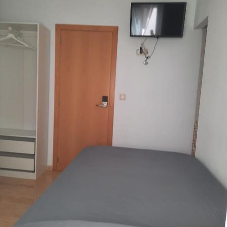 Single Room In My Apartment At The Beach Valência Exterior foto