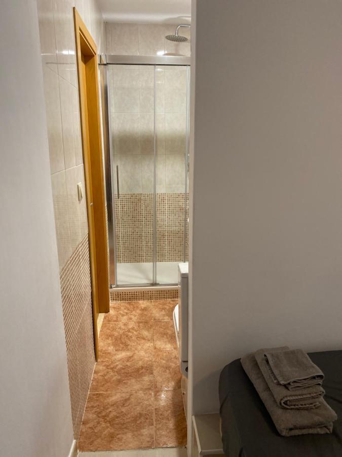 Single Room In My Apartment At The Beach Valência Exterior foto