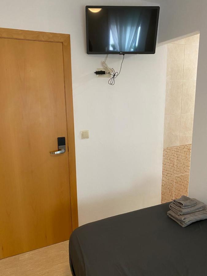 Single Room In My Apartment At The Beach Valência Exterior foto
