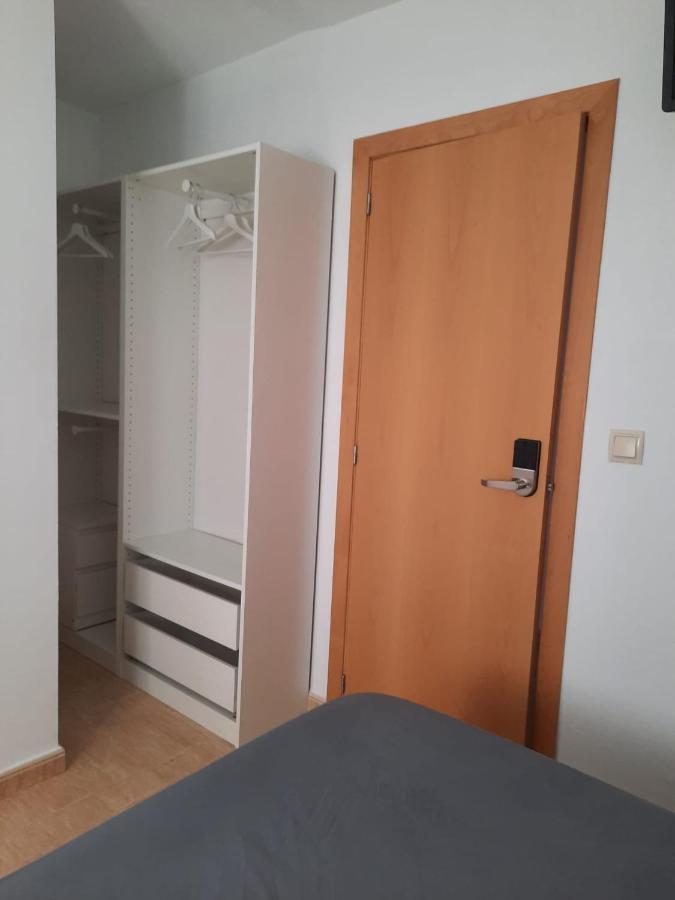 Single Room In My Apartment At The Beach Valência Exterior foto